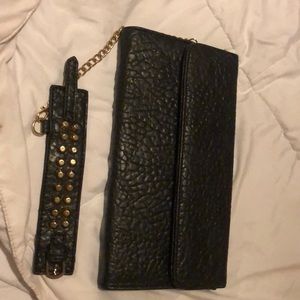 Night time clutch with chain